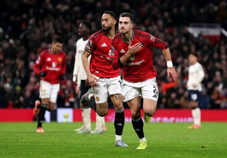 Ruben Amorim mulai keluhkan performa bek sayap sebelah kanan Manchester United : Diogo Dalot buka suara