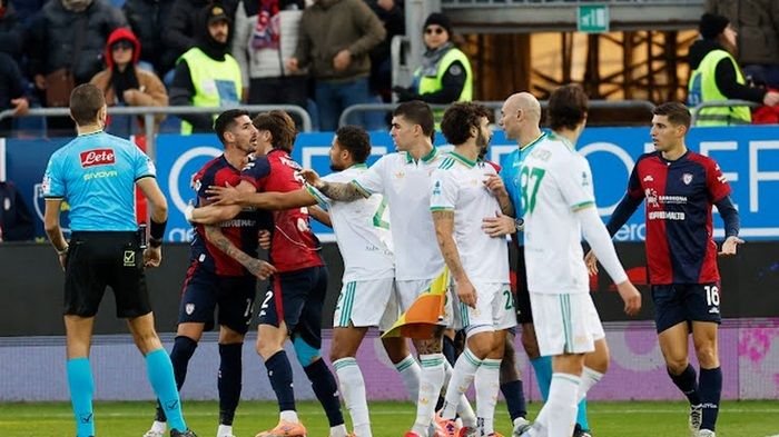 AS Roma kembali mendapatkan hasil negatif usai kalah di kandang Cagliari dengan skor 1-0