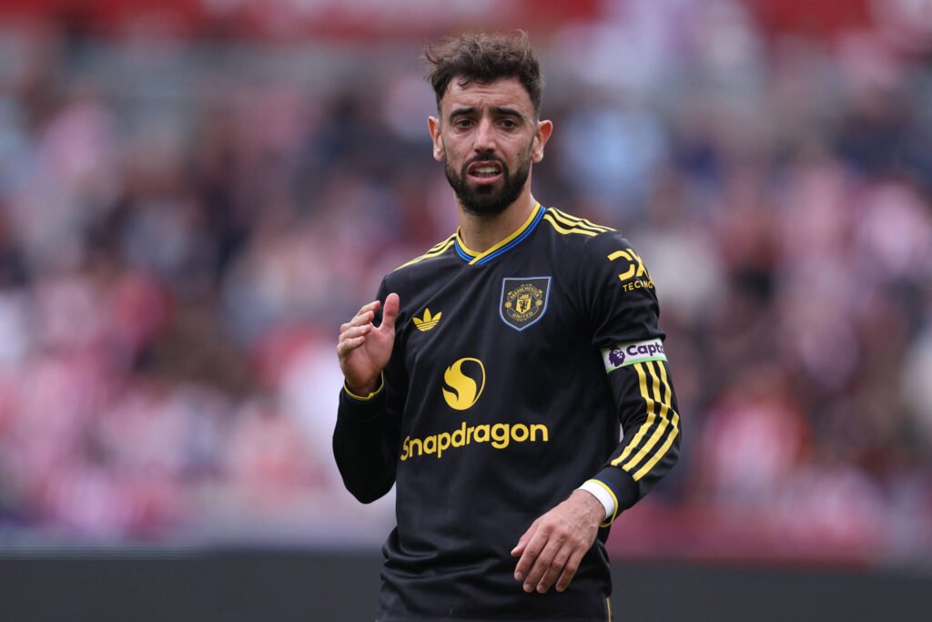 Mengemban tugas baru yang cukup berat di Manchester United : Seberapa susahkah Bruno Fernandes bermain di Posisi Defensif