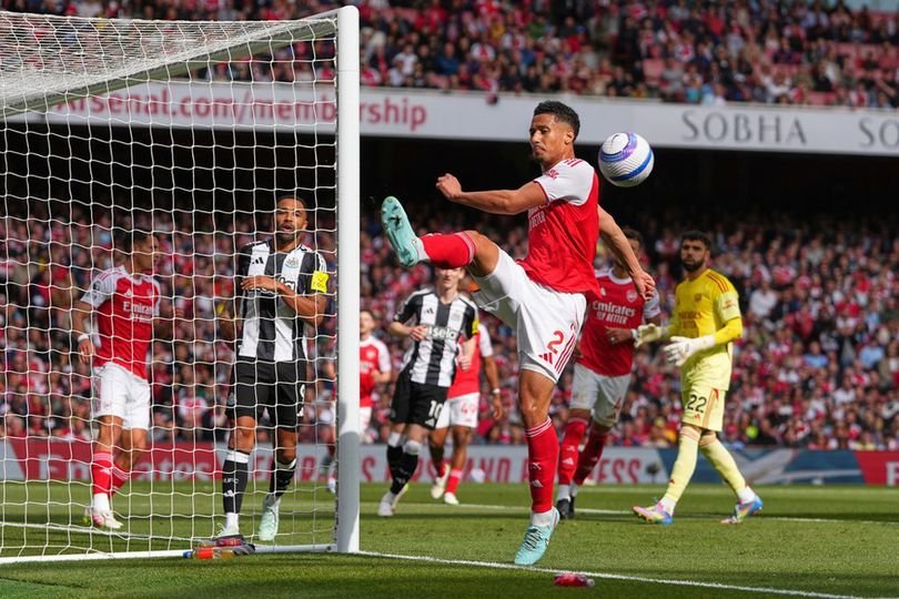 Arsenal Kalah Setelah 18 Laga Unbeaten Gara-gara Duo Bek Tengah Cedera?