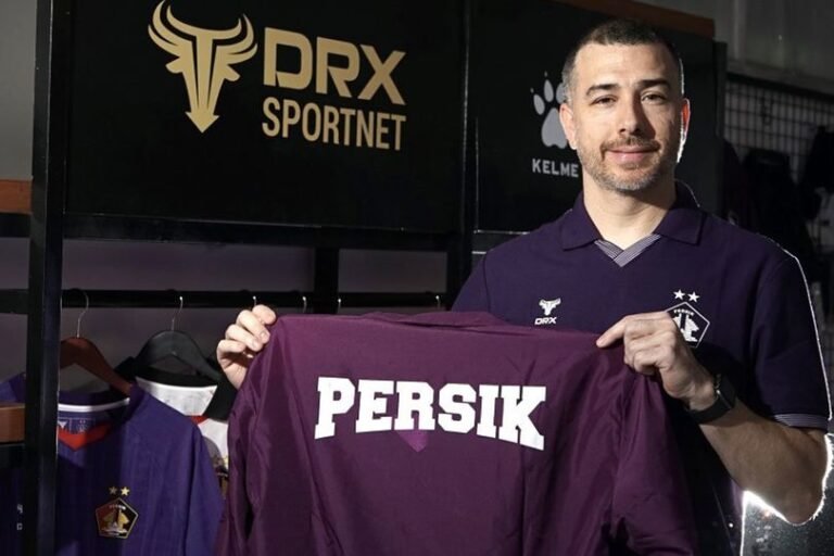 library_upload_21_2025_12_996x664_marcos-reina_5df2cf1