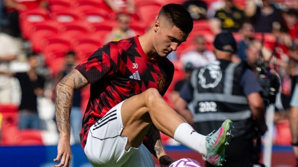 Dikabarkan Sudah Fit, Comeback Benjamin Sesko di MU Bakal Tertunda?