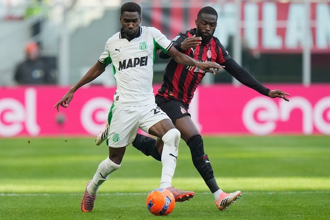 AC Milan gagal menang usai ditahan Imbang klubnya Jay Idzes dengan skor 2-2 di San Siro