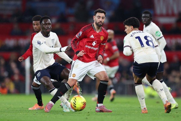 Manchester United berbagi poin lagi : kini West Ham yang mendapatkan Sumbangan satu point di Old Trafford