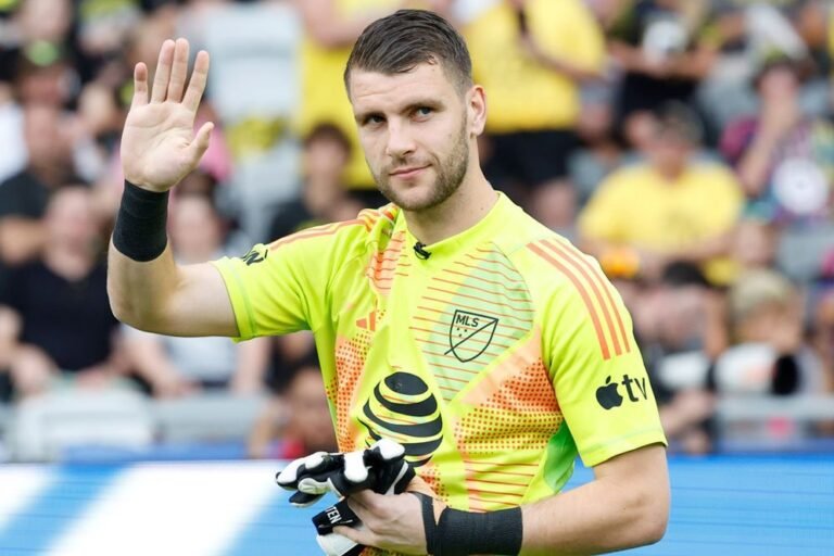 Ternyata Bukan Persib yang di pilih Maarten Paes Melainkan Ajax Amsterdam dan sudah tanda tangan kontrak hingga 2029