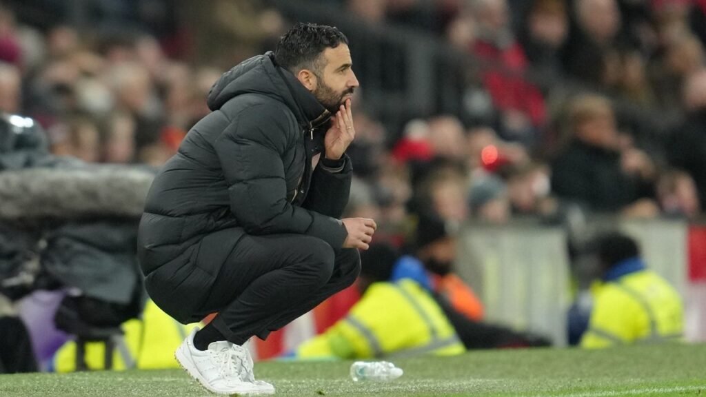 Ruang Ganti Man United Bergejolak: Mayoritas Pemain Kecewa Ruben Amorim Dipecat, Bruno Fernandes dan Harry Maguire Buka Suara