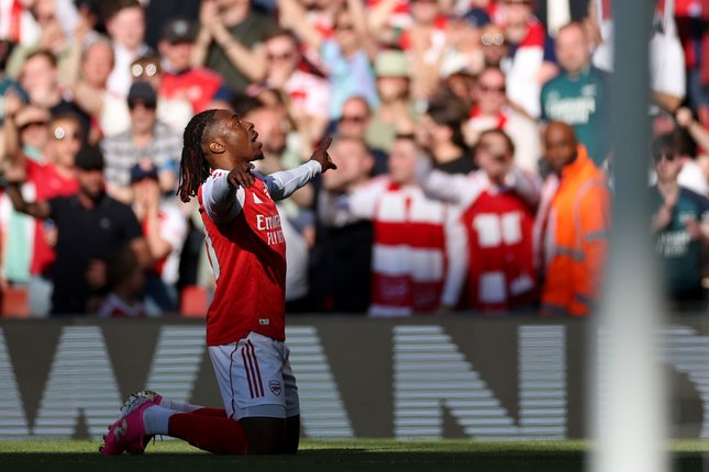 Arsenal Kian Pede Juara